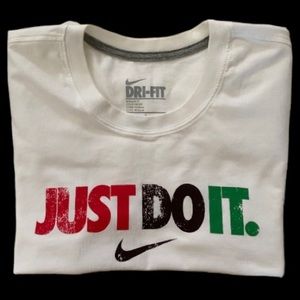 🌹3 x HOST PICK🌹 NWOT Nike Distressed-Look Graphic Tee